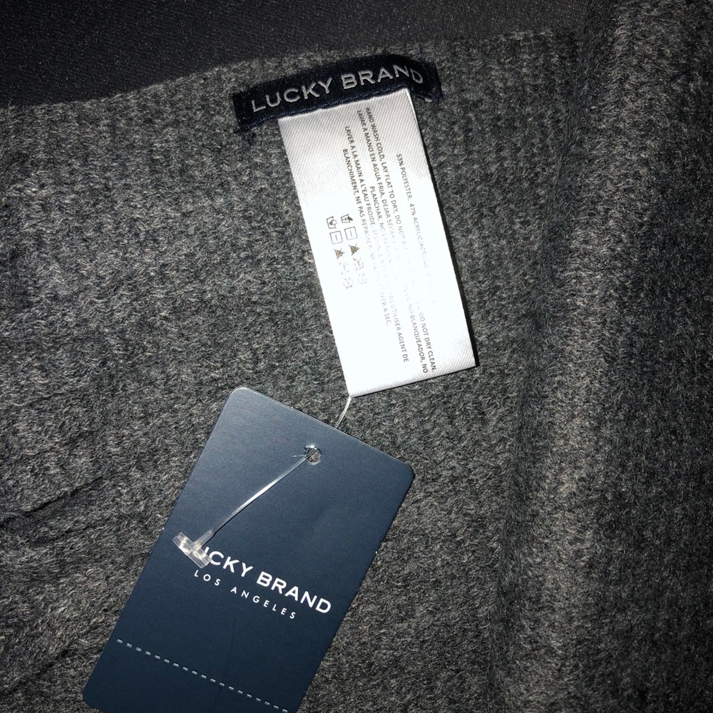 NWT Beautiful Lucky Brand dark gray scarf - Picture 3 of 6